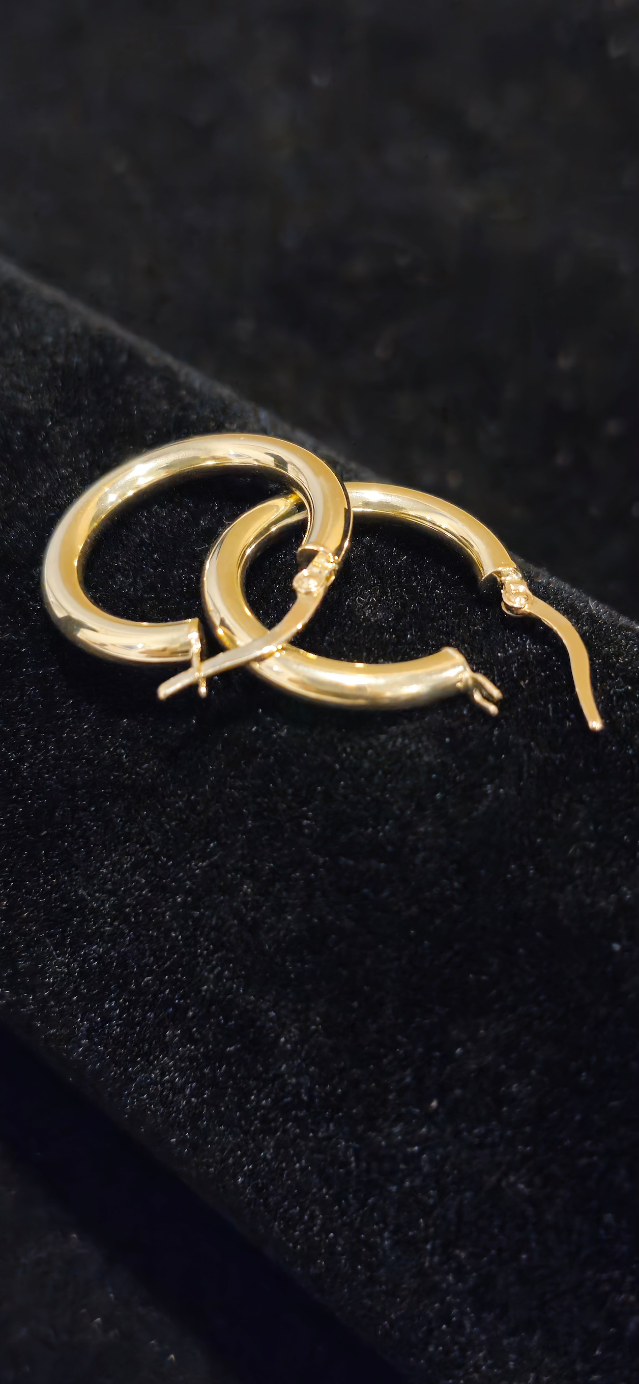 18K Gold Hoops  2.1 gr,  Diameter 2cm