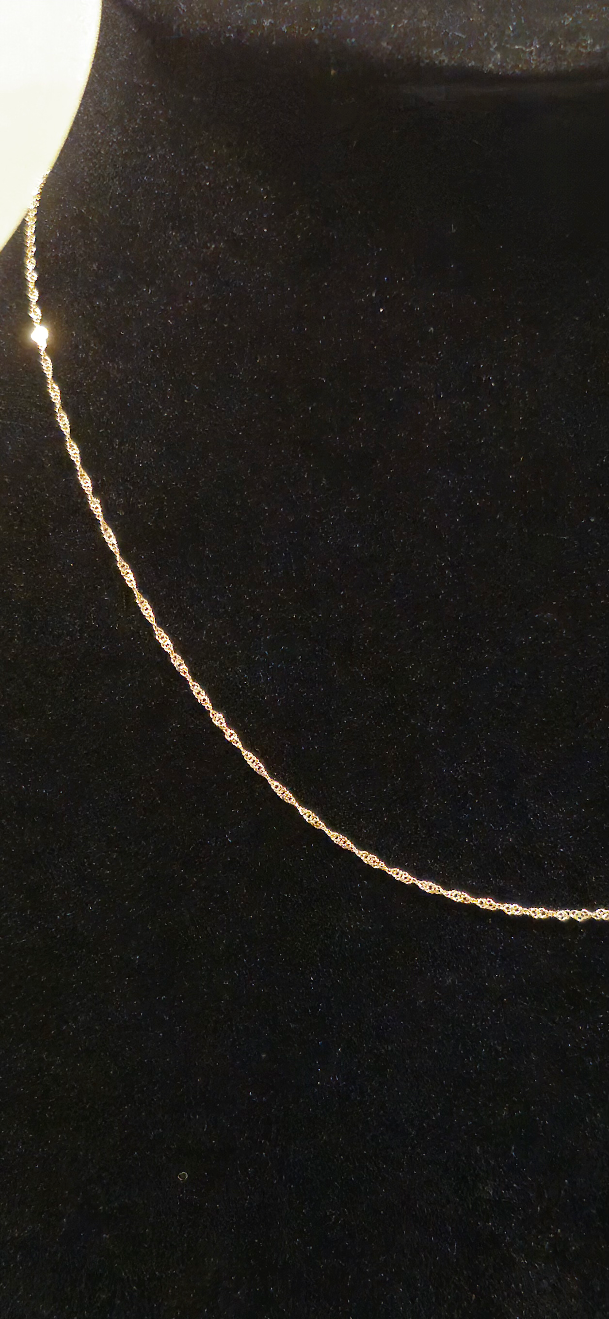 18K Yellow Gold Singapore Chain Necklace  1.1 gr  Length 43