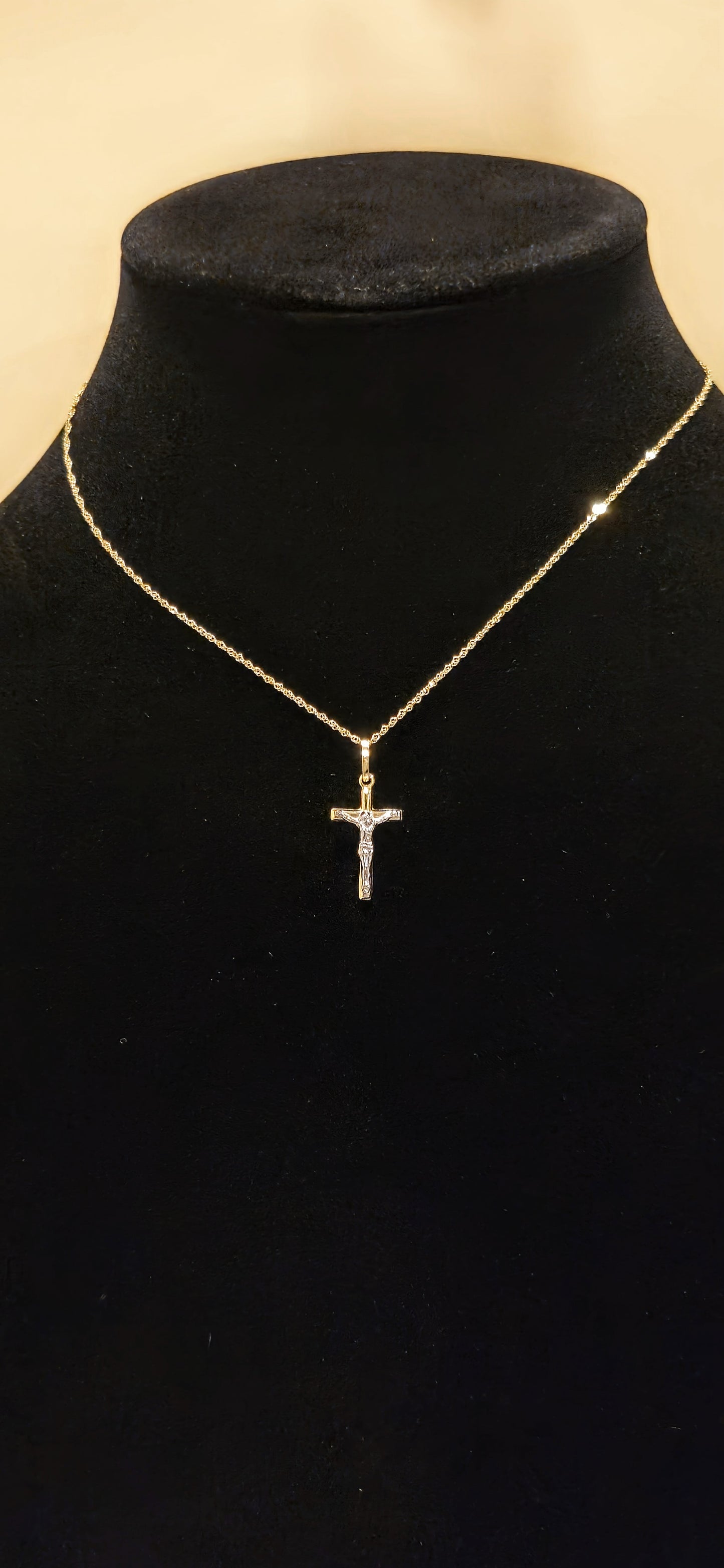 18K Yellow and White Gold Cross/Crucifix 0.9 gr  Length 1.8 cm Width 1.2 cm