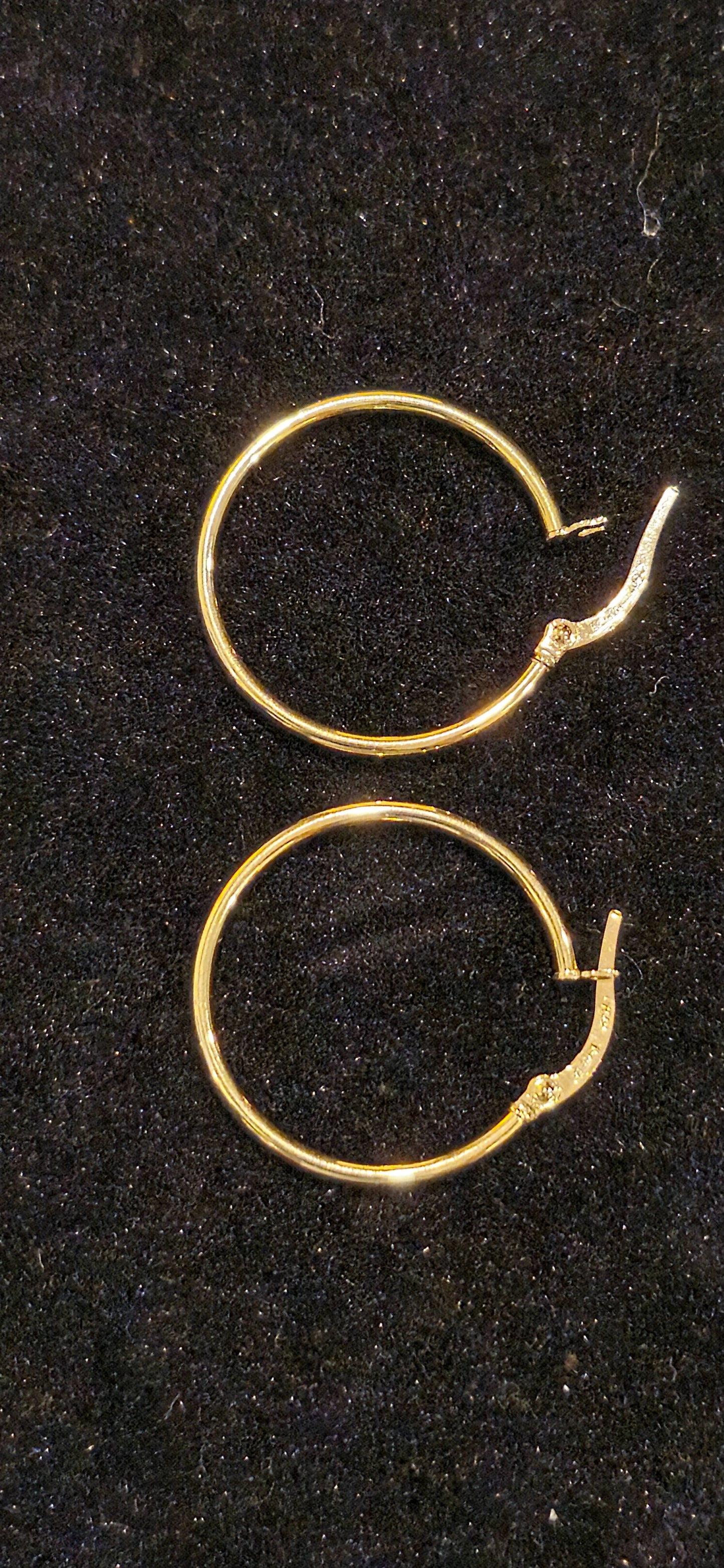 18K Gold Hoops Erring  1.2 gr Diameter  2.5