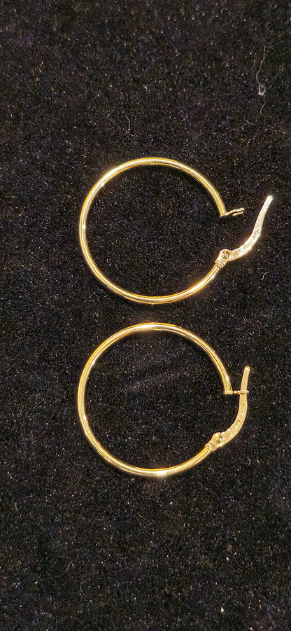 18K Gold Hoops Erring  1.2 gr Diameter  2.5