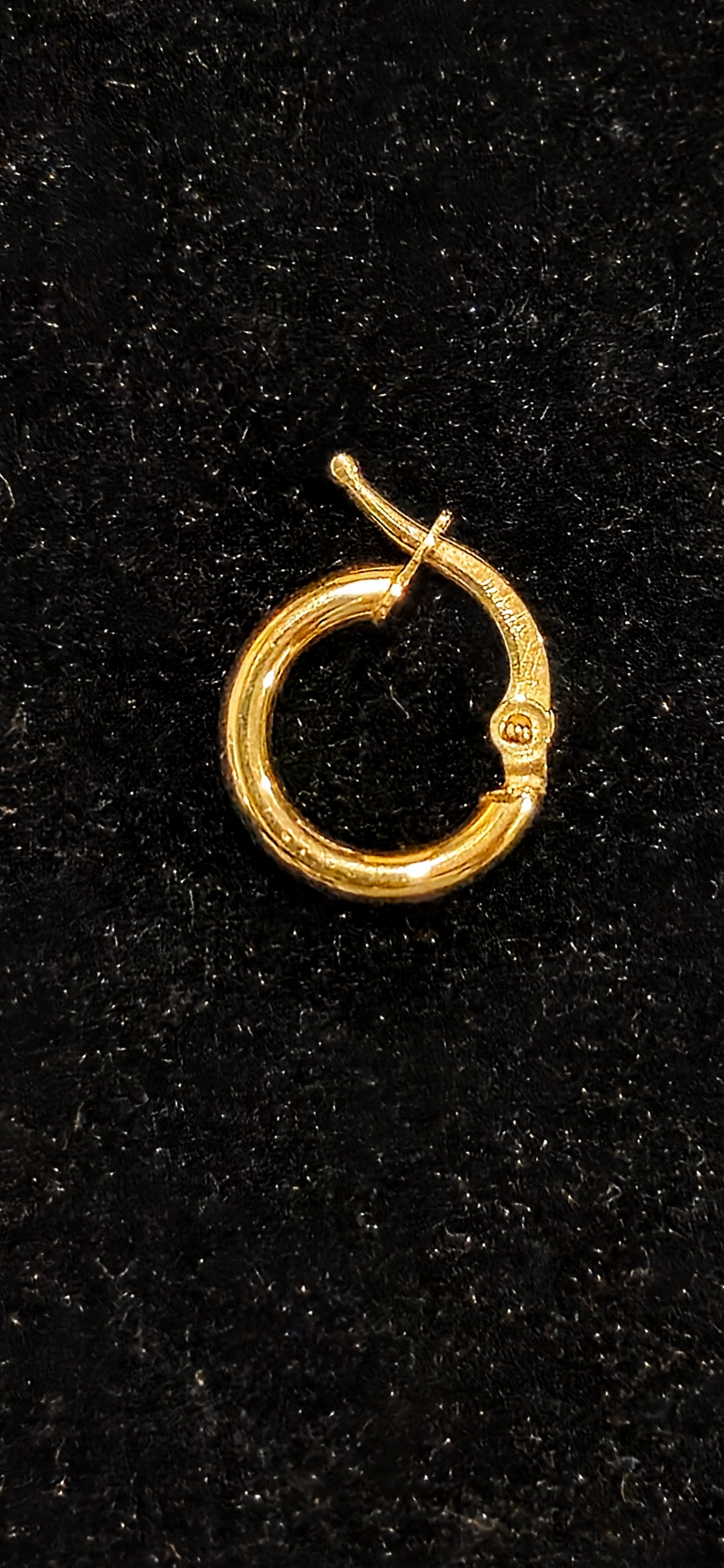 18K Gold Hoops Erring  0.9 gr Diameter  1 cm  descriptions